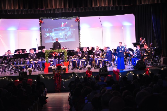FORSCOM Band, Fayetteville Symphonic Band perform rousing joint Holiday Concert