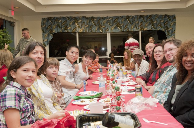 94TH AAMDC Soldiers Celebrate the Holidays