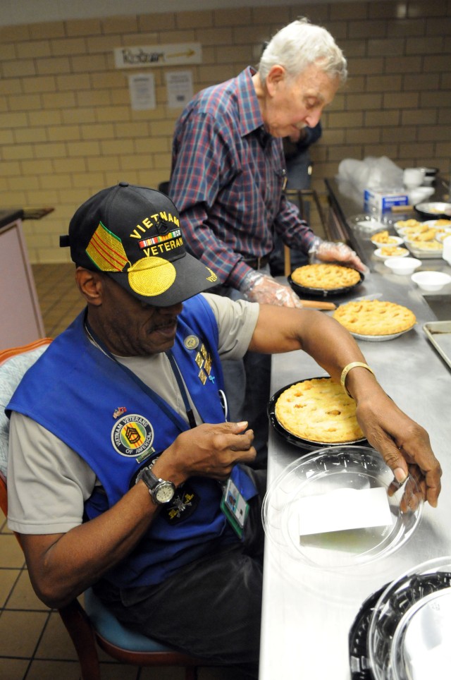 'No Dough Dinner' Volunteers