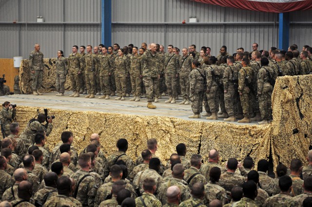 Army Chief of Staff Gen. Raymond Odierno administers the oath