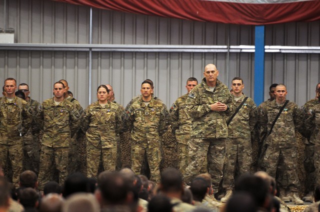 Army Chief of Staff Gen. Raymond Odierno speaks with Soldiers on Kandahar Airfield