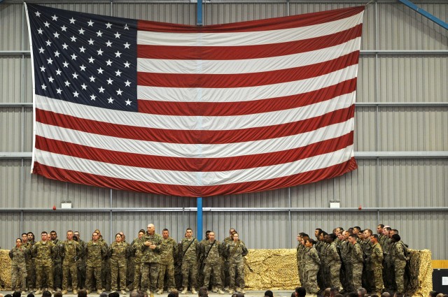 Army Chief of Staff Raymond Odierno speaks with Soldiers on Kandahar Airfield