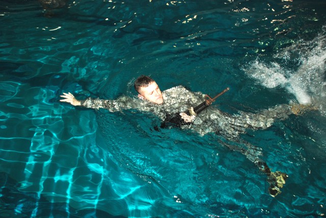 401st Military Intelligence Battalion soaks up water survival training ...