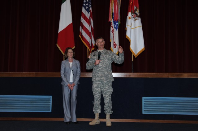 Army's top NCO visits Vicenza