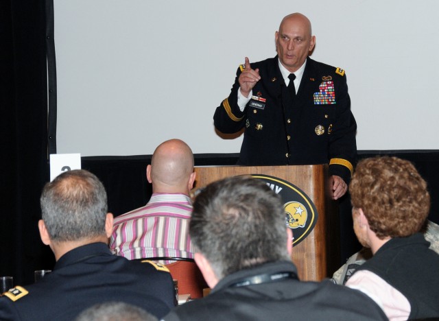 Odierno Speaks with Civic Leaders