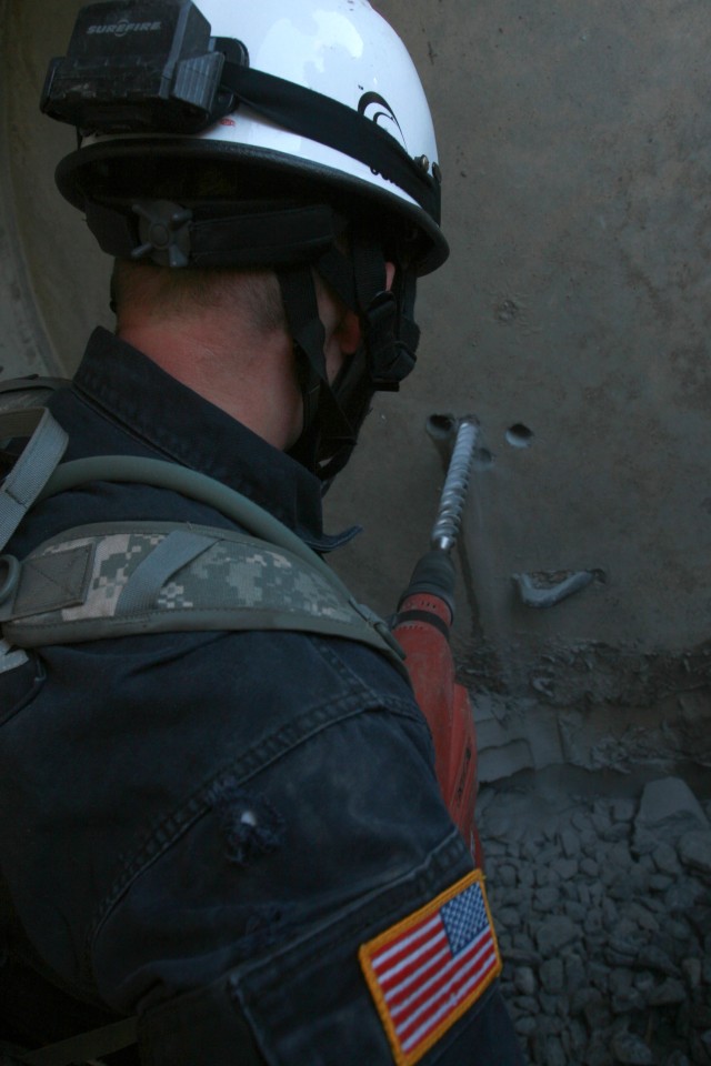 Soldiers and Marines Share Skills in the NCR