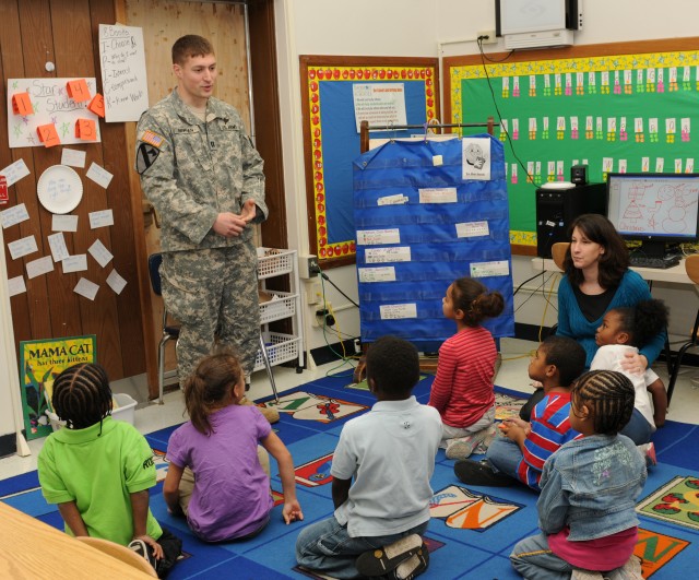 ASC Soldier mentors students