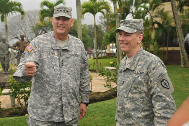 CSA talks with 25th Infantry Commander