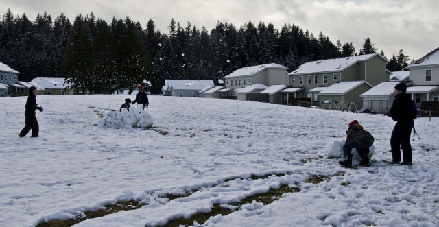 JBLM Families make the best of bad weather