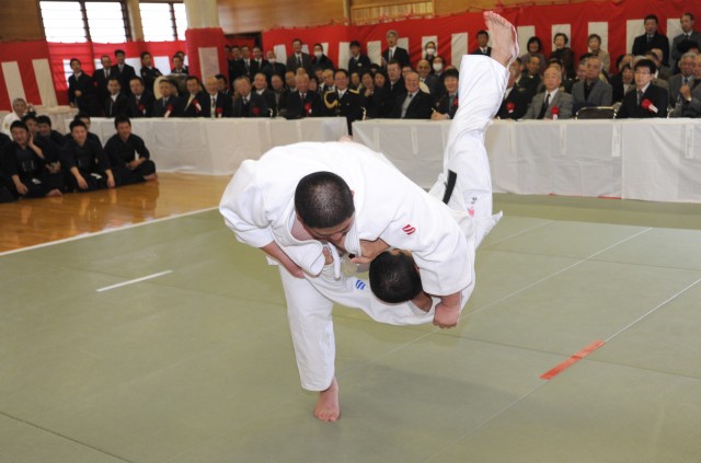 USARJ officials attend local police's New Year Martial Arts Demonstration