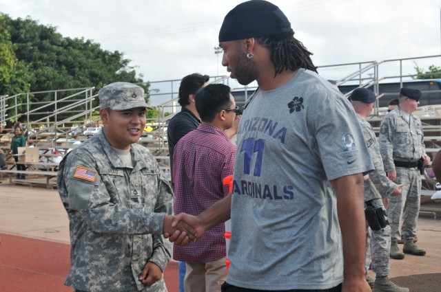 Soldier meets Pro Bowl player