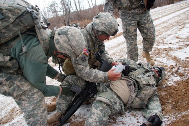 Black Hawk pilots offer leadership students lift