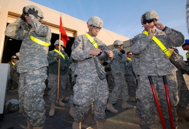 402nd AFSB issues equipment in Kuwait