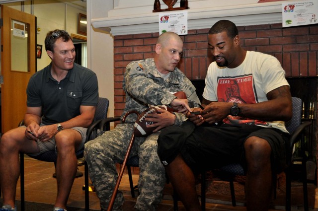 NFL players visit wounded warriors in Hawaii 