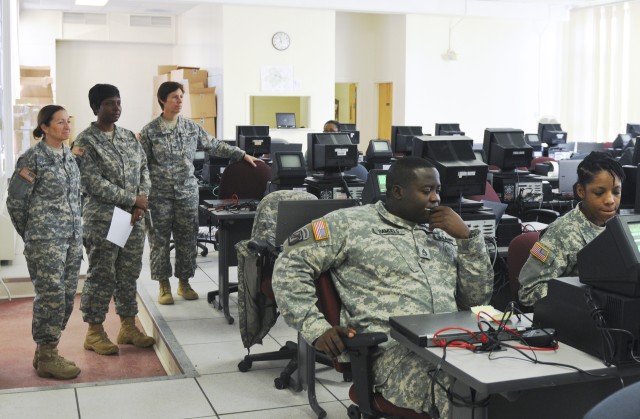 MG Farrisee visits troops ensconced in the Silver Scimitar '12 exercise