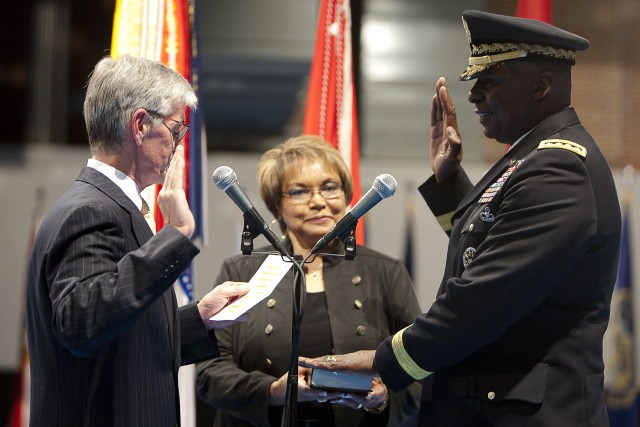 Gen. Lloyd J. Austin sworn in as vice chief of staff of the Army