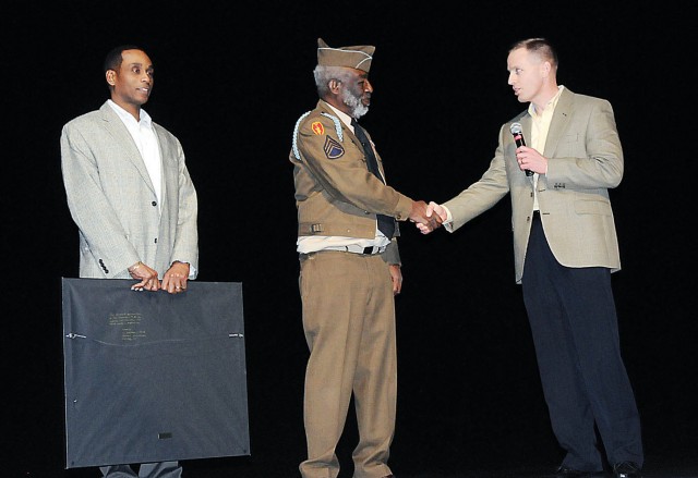 Patriotic one-man show receives standing ovation