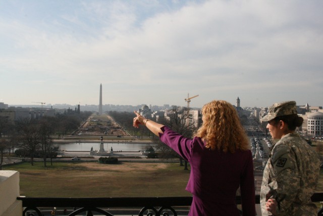 Soldier gets tour of Capitol Hill