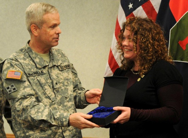 the-value-of-selfless-service-article-the-united-states-army