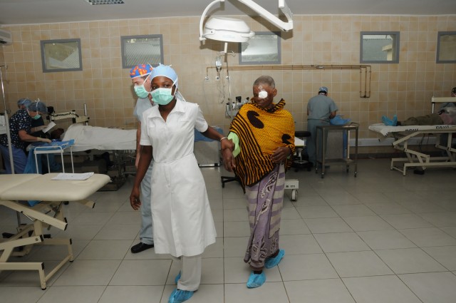 Tanzania, U.S. personnel work to restore sight