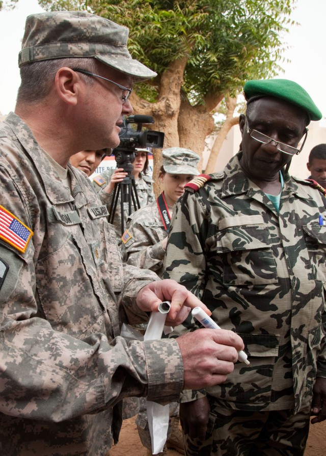 Medics share training in Mali during 'Atlas Accord'