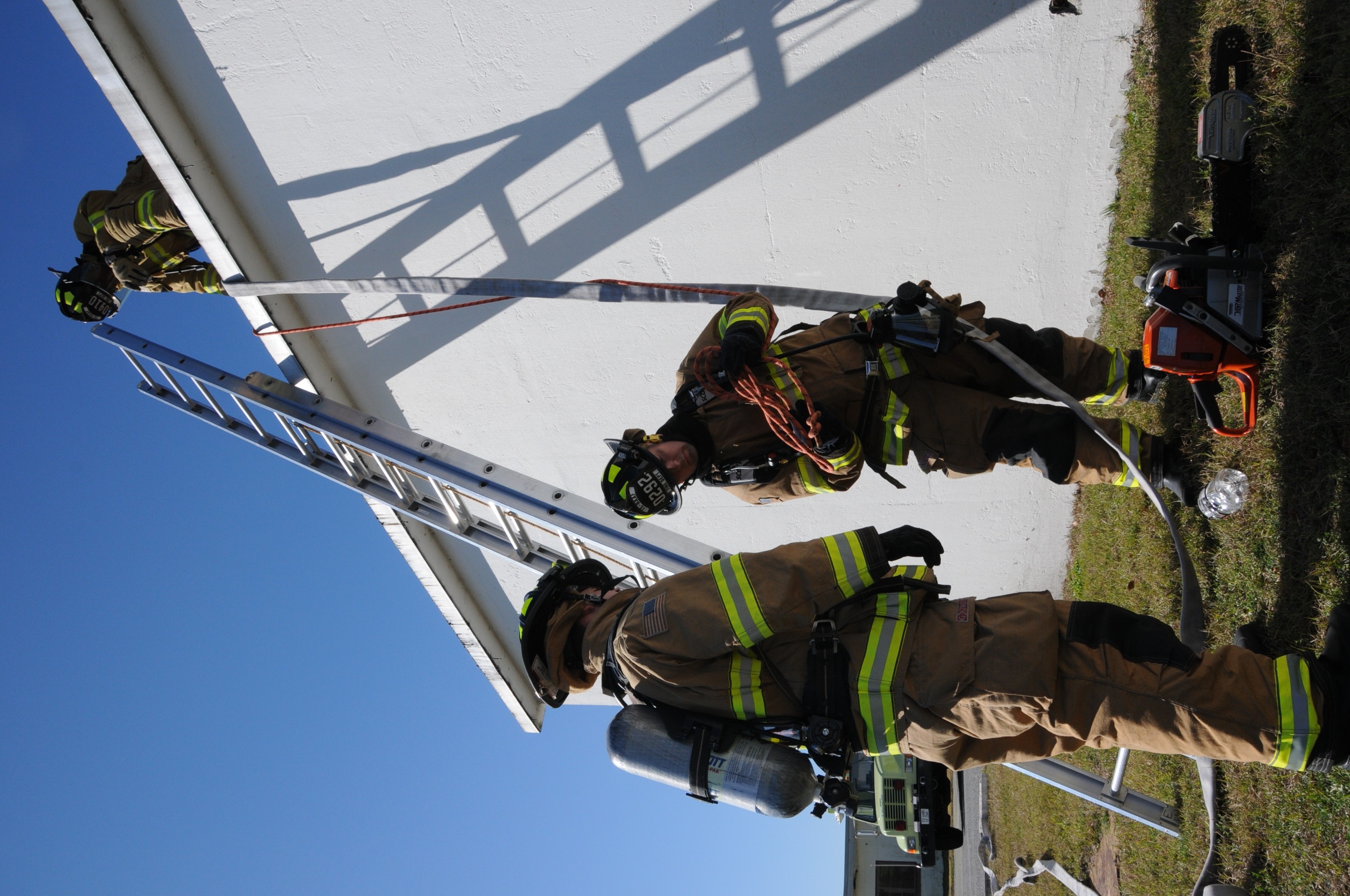 Soldier Civilian Firefighters Work Together On Hunter Article The