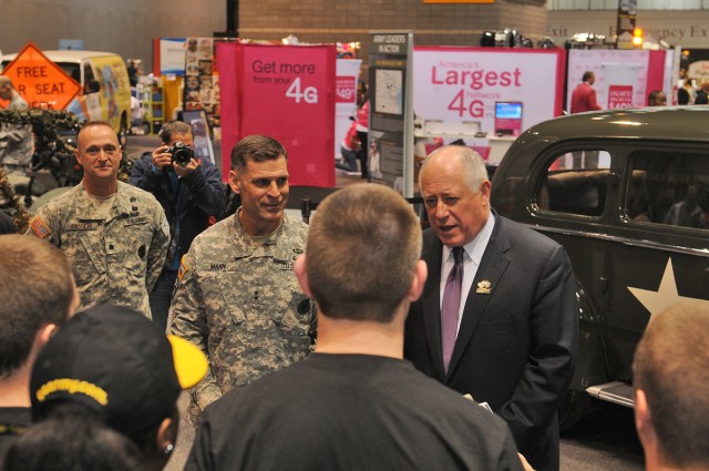 Gov. Patrick Quinn addresses future Soldiers at Chicago Auto Show