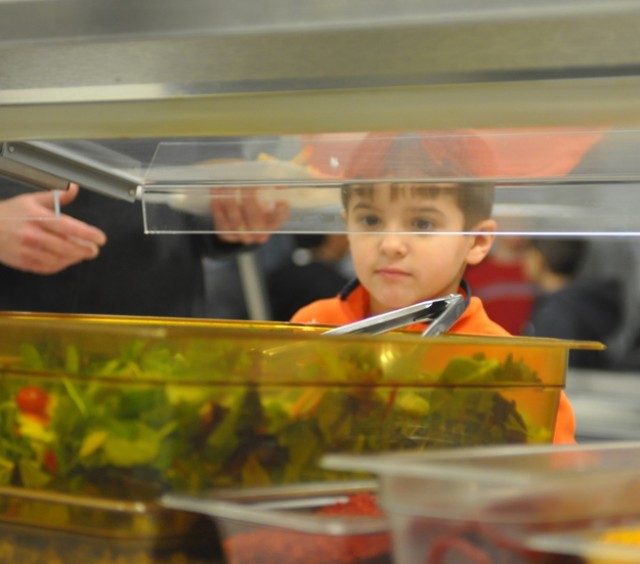 Fort Campbell Cafeteria competition encourages nutrition, quality