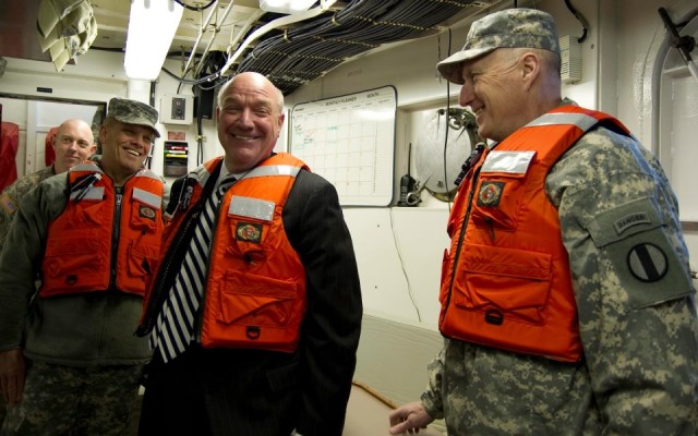 Lamont Visits Soldier Mariners