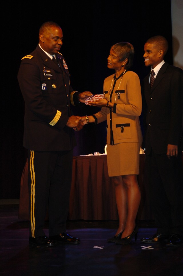 Gen. Austin presents award