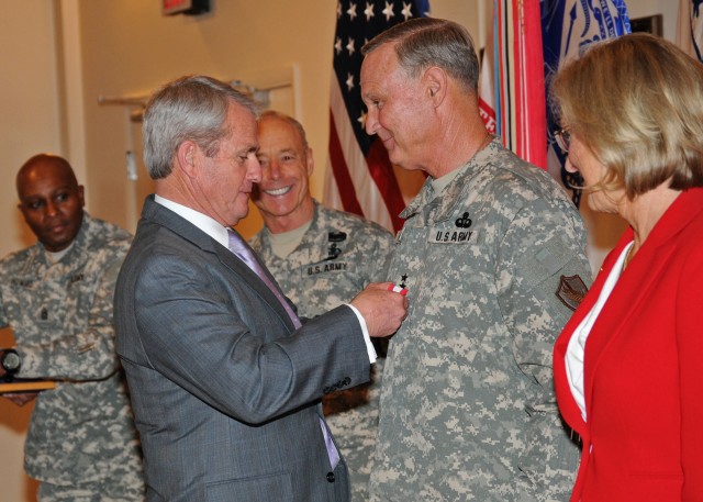 General praised at retirement ceremony at Fort Bragg | Article | The ...