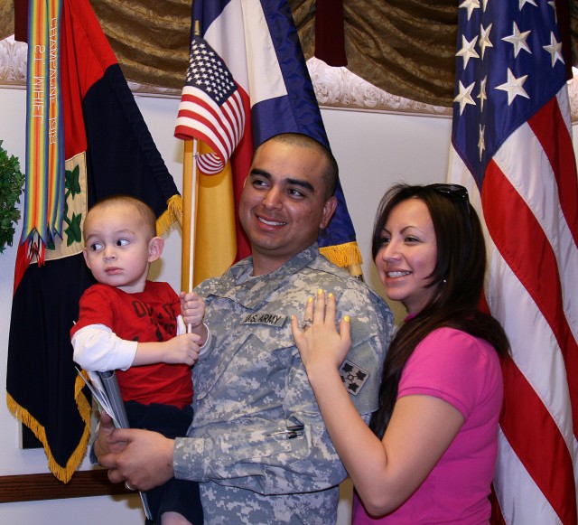 Soldiers join ranks of U.S. citizens