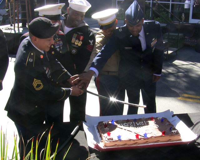 Recruiters cut cake