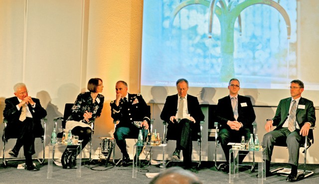 Reaching out to city's business leaders, citizens to support Soldiers, families
