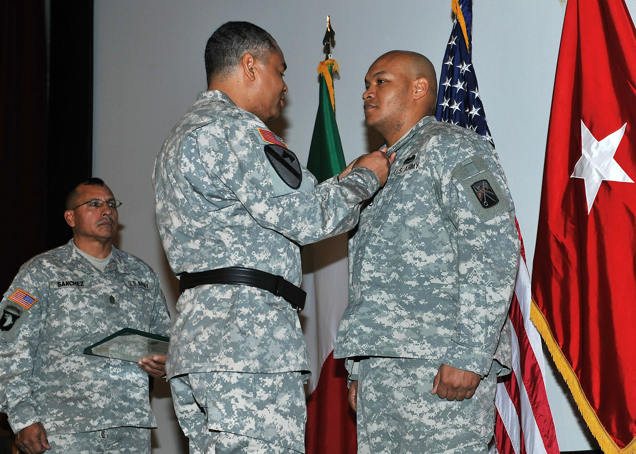 Soldier&#39;s Medal awarded to Staff Sgt. Eddie Peoples | Article | The United States Army