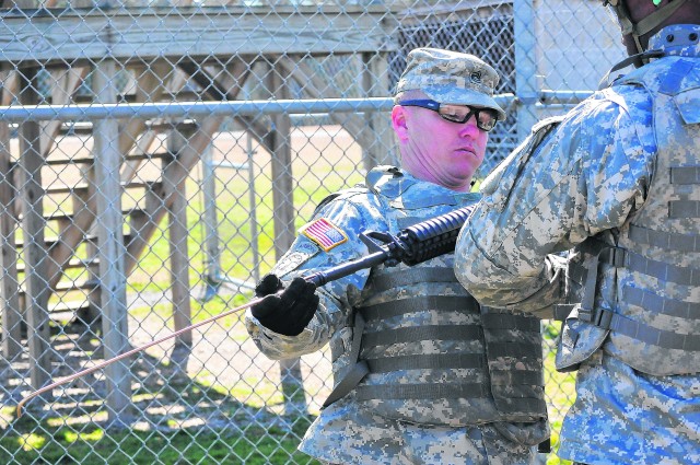 Soldiers requalify with M4