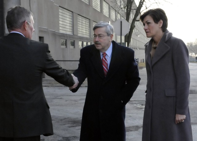 Rock Island Arsenal leaderhip hosts Iowa governor