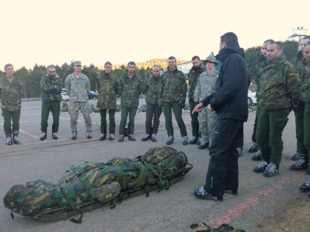 U.S. Soldiers train with Spanish army