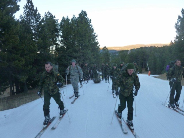 U.S. Soldiers train with Spanish army