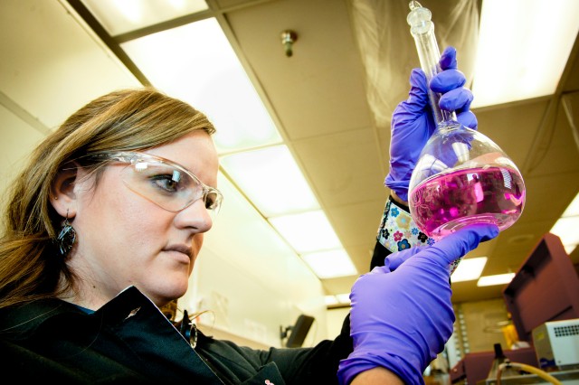 Army scientist readies Soldiers' masks for chem-bio hazards