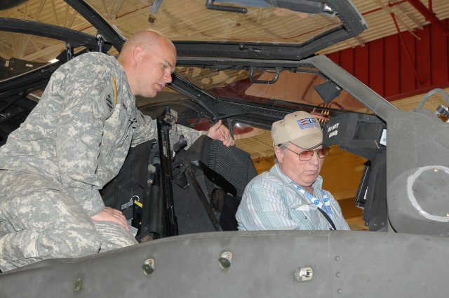 Utah employers visit citizen-Soldiers training for Afghanistan