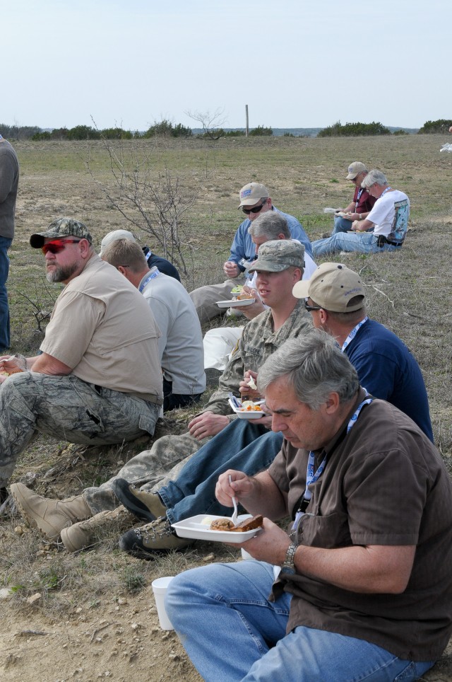 Utah employers visit citizen-Soldiers training for Afghanistan