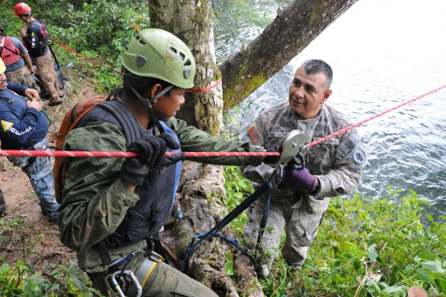 Army South Soldiers brave jungle, improve Belize military medical capacity