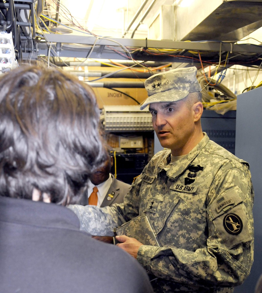 MDW Commander Tours Base | Article | The United States Army