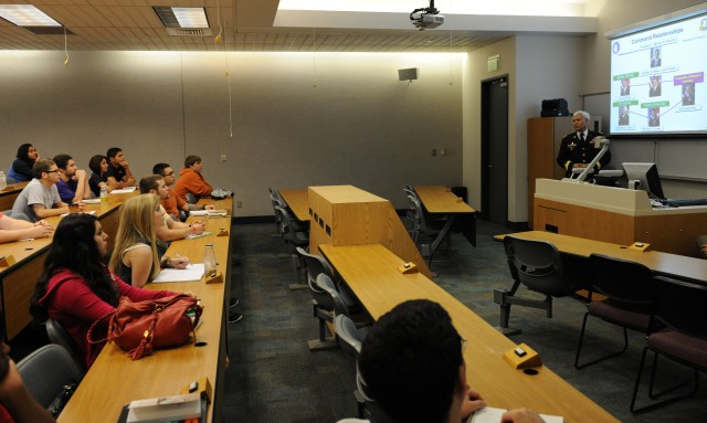 Army South Deputy Commanding General speaks to UTSA students