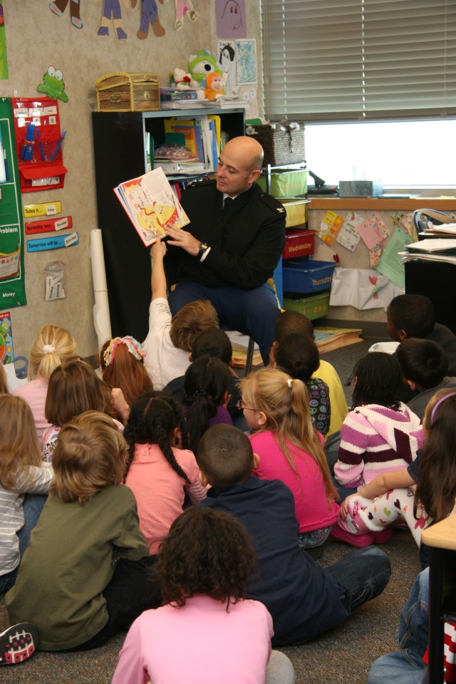 Leaders encourage students to read