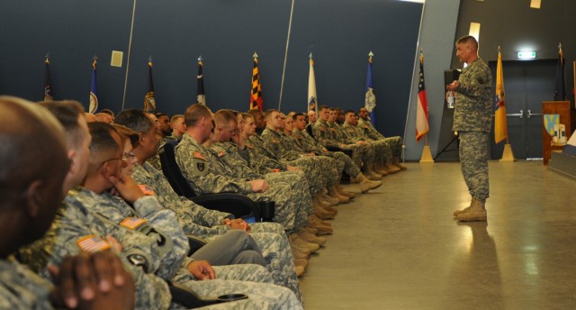 SMA visits KMC; addresses key Soldier issues during town hall meeting