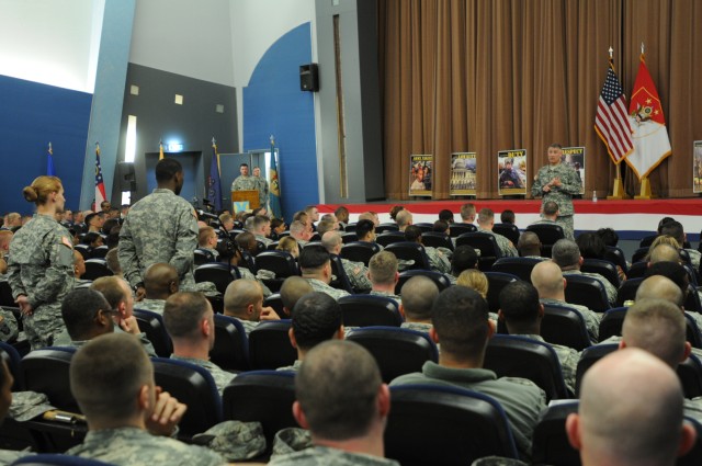 SMA visits KMC; addresses key Soldier issues during town hall meeting