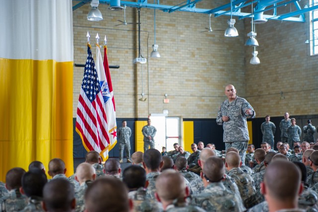 Odierno speaks with Infanry Soldiers