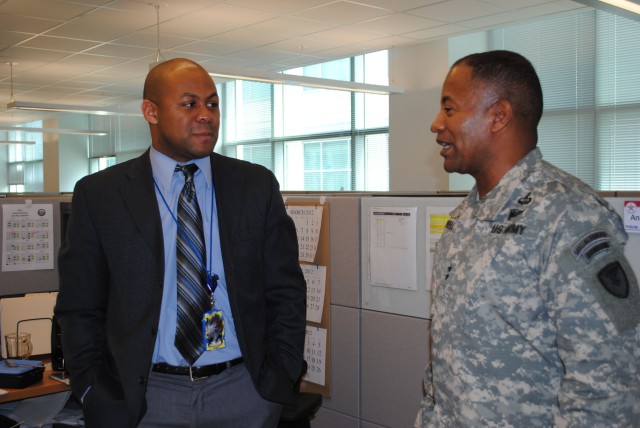 CECOM Commander greets SEC workforce